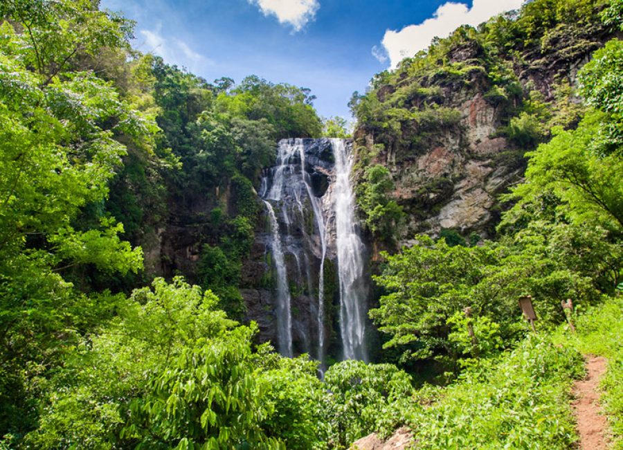 indonesia-flores-cunca-rami-waterfall