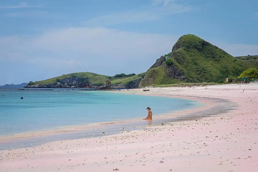 отдых на Pink Beach в Индонезии